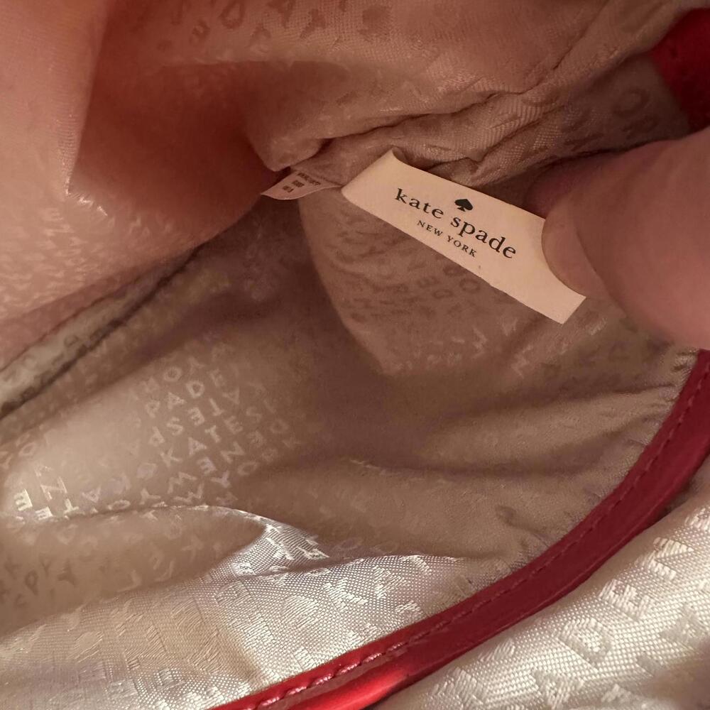 Kate Spade Darby Metro Slim Swing Crossbody Bag Perforated Heart EUC Clean Nice - Picture 11 of 12